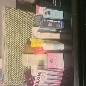 17 piece sample cosmetic bag